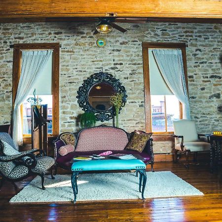 Upstairs Inn Hico Bagian luar foto