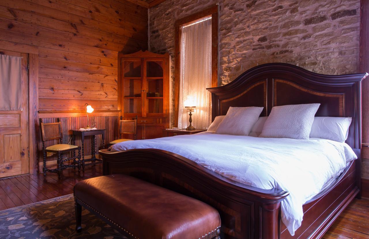 Upstairs Inn Hico Bagian luar foto