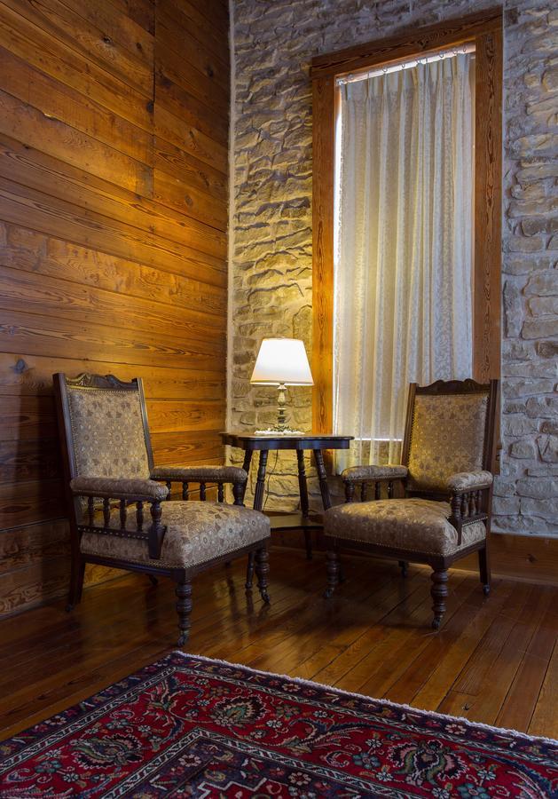 Upstairs Inn Hico Bagian luar foto
