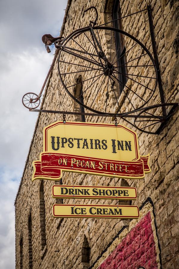 Upstairs Inn Hico Bagian luar foto